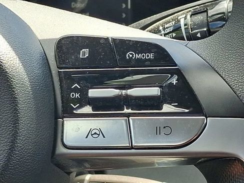 Certified 2022 Hyundai Elantra SE FWD image 21