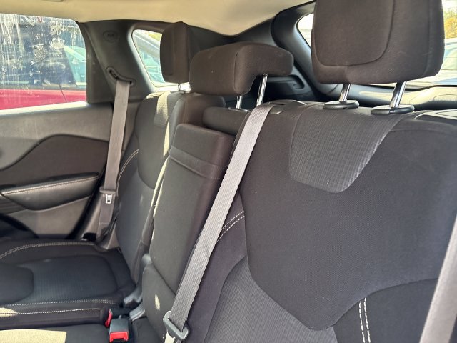 Used 2015 Jeep Cherokee Latitude w/ Cold Weather Group AWD/4WD image 10
