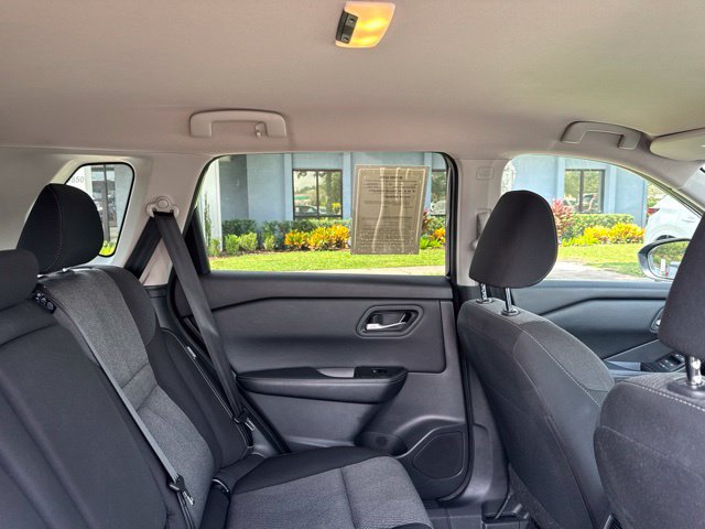 Used 2025 Nissan Rogue SV AWD/4WD image 14