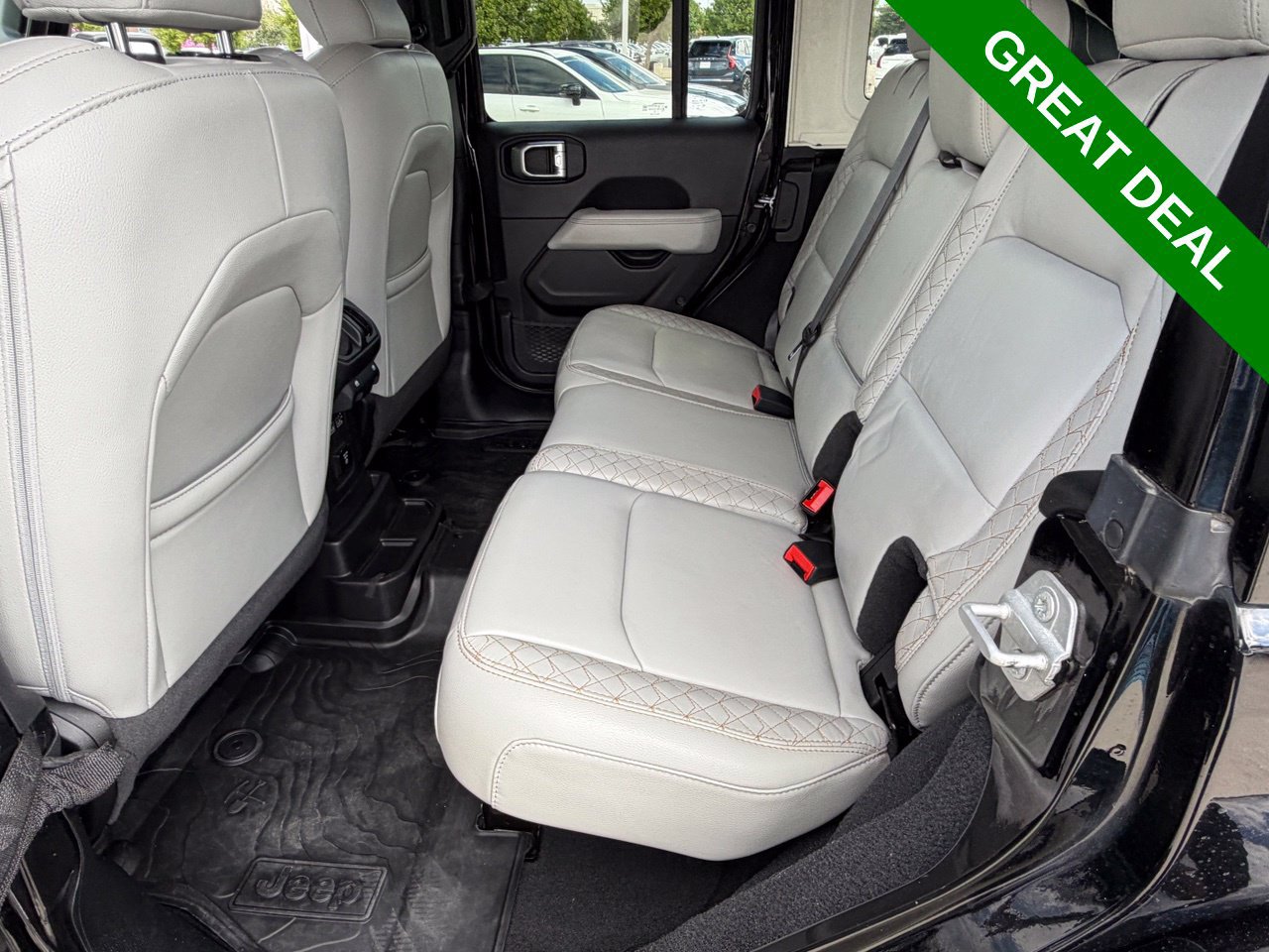 Used 2021 Jeep Wrangler Unlimited Sahara AWD/4WD image 39
