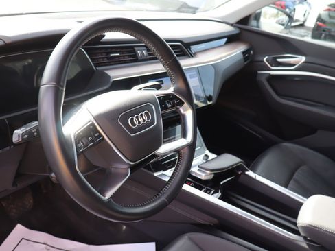 Used 2020 Audi e-tron Premium Plus image 10