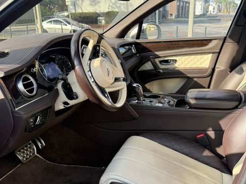 Used 2018 Bentley Bentayga image 10