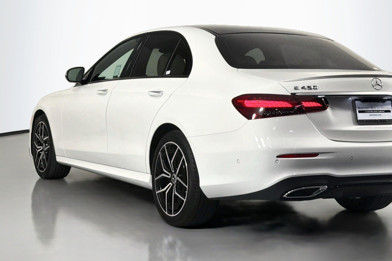 Certified 2023 Mercedes-Benz E 450 4MATIC Sedan w/ Premium Package image 17