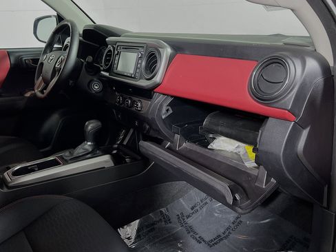 Used 2016 Toyota Tacoma SR5 w/ Towing Package RWD image 33