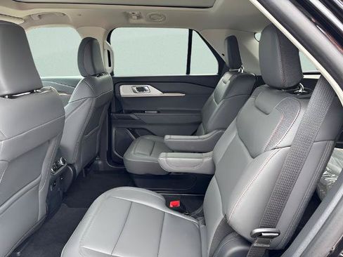 Certified 2025 Ford Explorer Active w/ Active Comfort Package AWD/4WD image 5