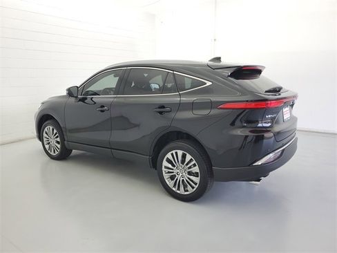 Used 2024 Toyota Venza XLE image 7