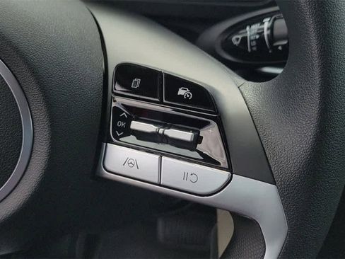 New 2025 Hyundai Elantra SE image 24