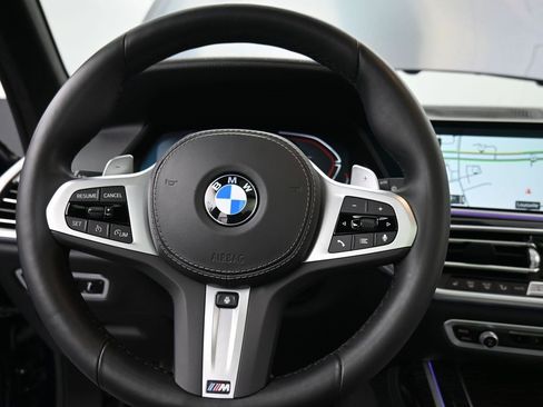 Used 2022 BMW X7 xDrive40i w/ M Sport Package image 11