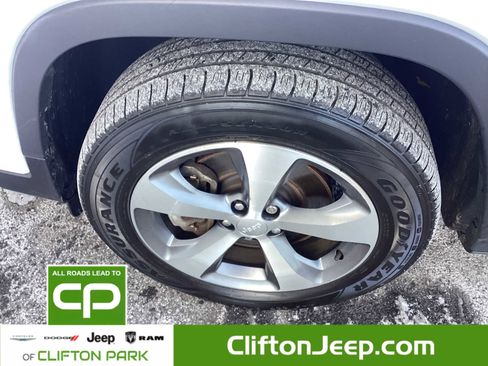 Certified 2021 Jeep Cherokee Limited w/ Elite Package image 30