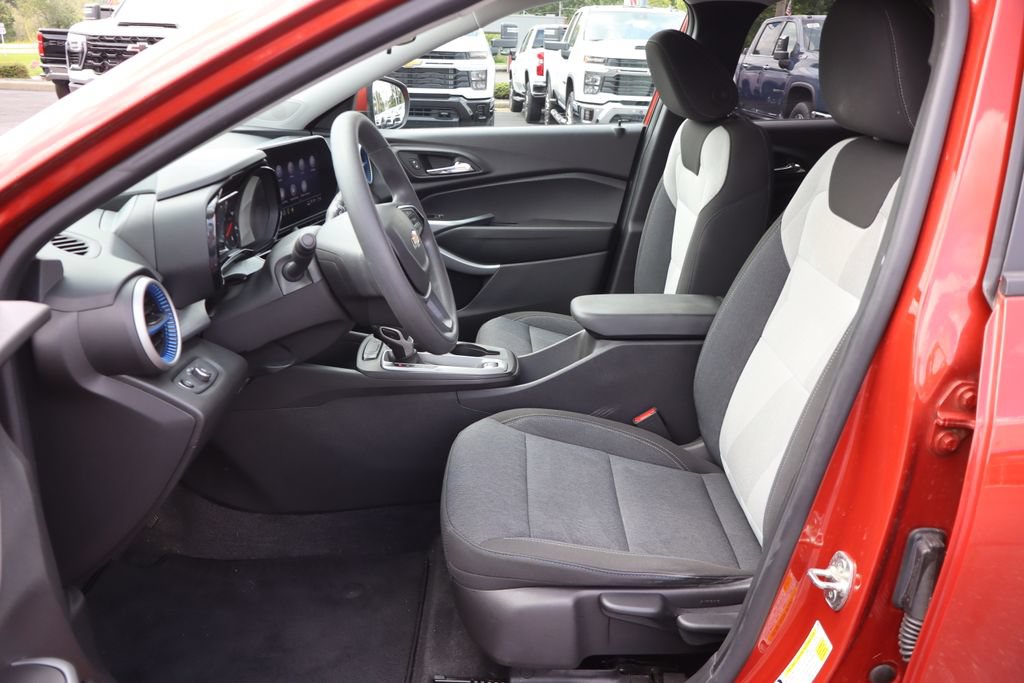Used 2024 Chevrolet Trax LS w/ LS Convenience Package FWD image 4