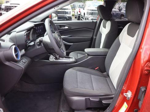 Used 2024 Chevrolet Trax LS w/ LS Convenience Package FWD image 4