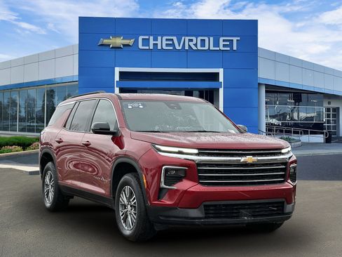 Certified 2024 Chevrolet Traverse LT w/ Enhanced Driving Package image 6