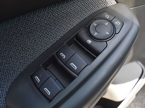 Used 2023 Jeep Compass Limited image 33