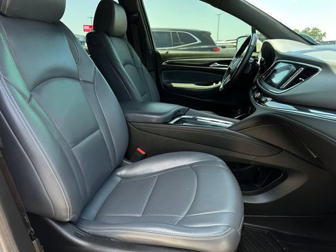 Used 2024 Buick Enclave Essence w/ Technology Package FWD image 10