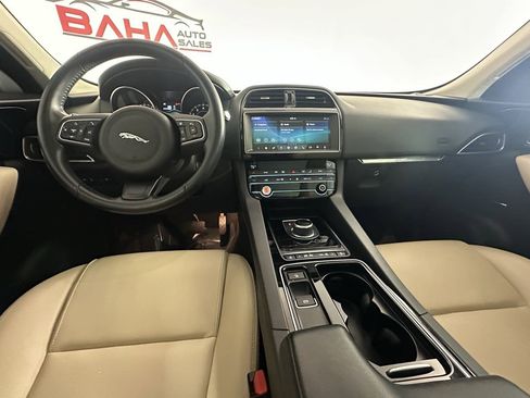 Used 2020 Jaguar F-PACE Premium image 29