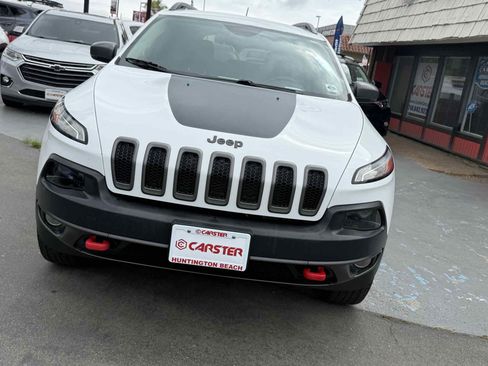Used 2018 Jeep Cherokee Trailhawk image 4