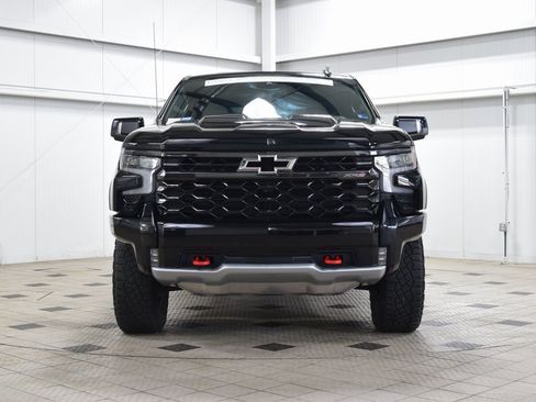 Used 2024 Chevrolet Silverado 1500 ZR2 image 2