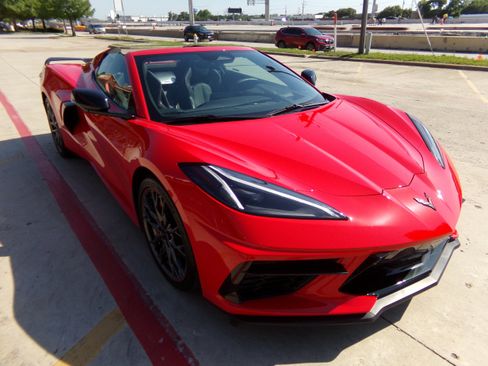 Used 2024 Chevrolet Corvette Stingray Preferred Conv w/ Z51 Performance Package RWD image 3