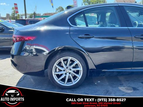Used 2019 Alfa Romeo Giulia AWD image 6