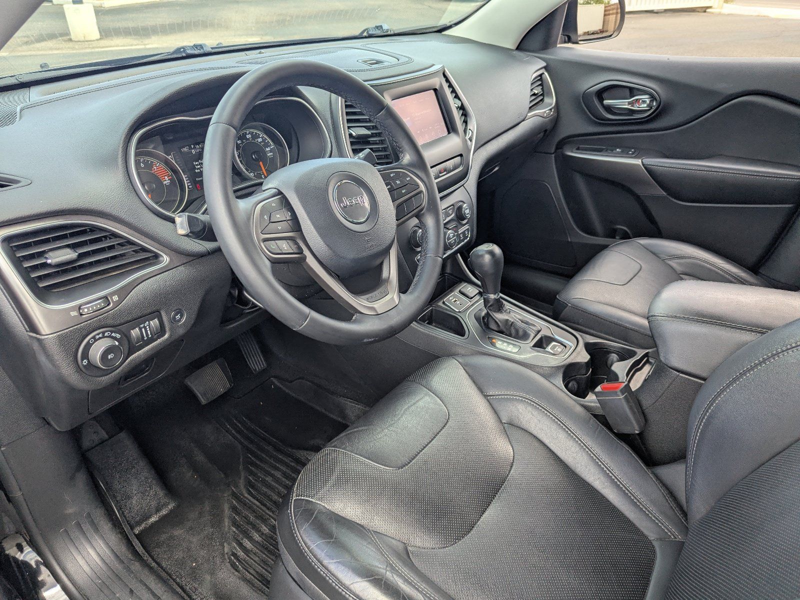 Used 2020 Jeep Cherokee Latitude Lux w/ Comfort/Convenience Group FWD image 20