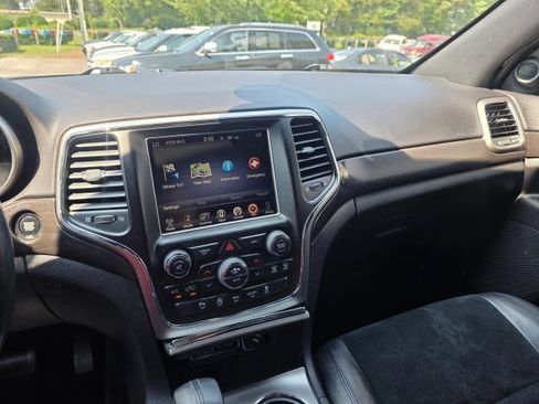 Used 2017 Jeep Grand Cherokee Altitude AWD/4WD image 15