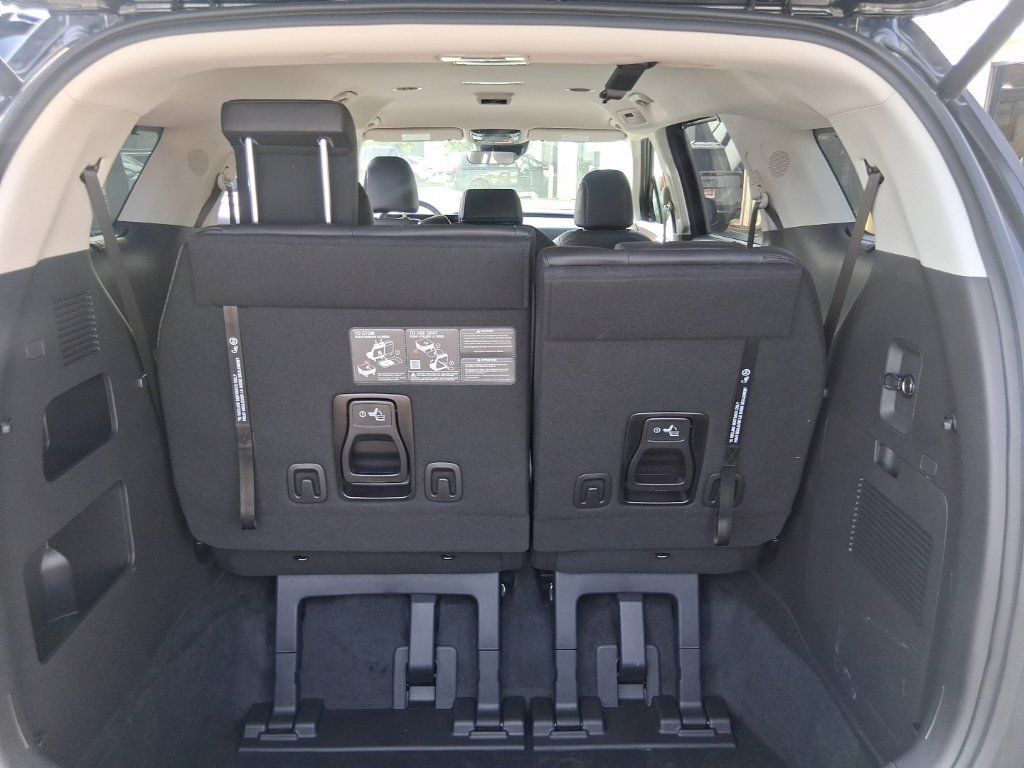 Used 2026 Kia Carnival EX FWD image 17