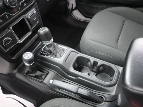 Used 2023 Jeep Gladiator Sport AWD/4WD image 14