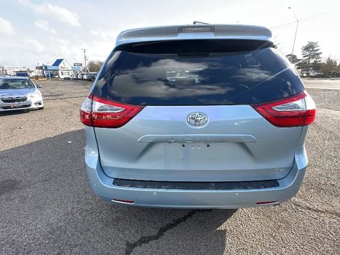 Used 2017 Toyota Sienna XLE Premium AWD/4WD image 4