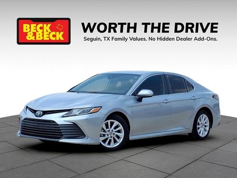 Used 2022 Toyota Camry LE w/ Carpet Mat Package (TMS) FWD image 1