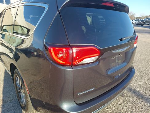 Used 2019 Chrysler Pacifica Touring-L Plus w/ Advanced Safetytec Group image 37