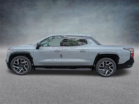 New 2025 Chevrolet Silverado EV RST image 7