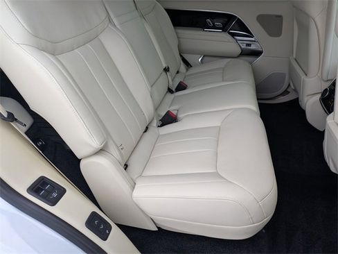 Used 2025 Land Rover Range Rover Long Wheelbase SE image 17