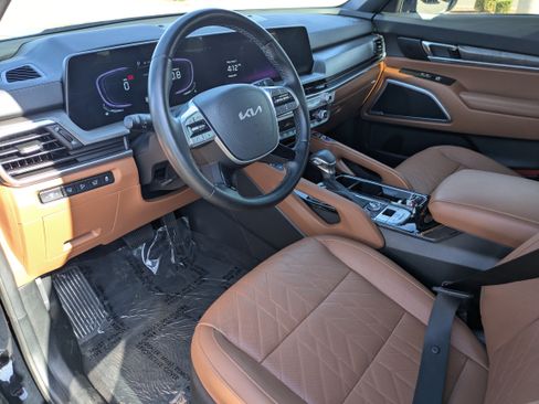Certified 2025 Kia Telluride AWD image 24