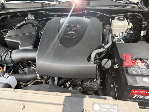 Used 2019 Toyota Tacoma TRD Off-Road AWD/4WD image 22