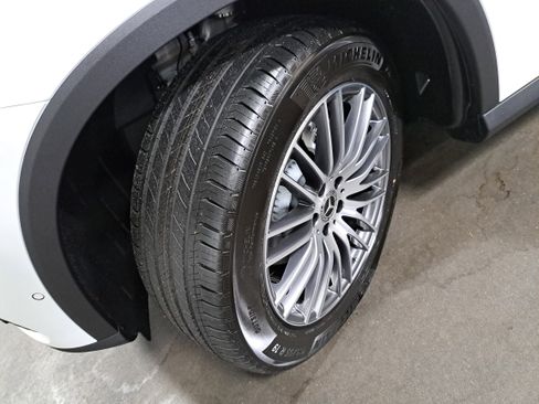 Used 2026 Mercedes-Benz GLC 300 4MATIC image 34
