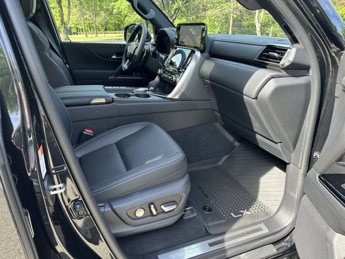 Used 2026 Lexus LX 700h Luxury AWD/4WD image 22