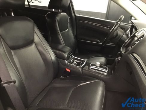 Used 2017 Chrysler 300 C AWD/4WD image 35