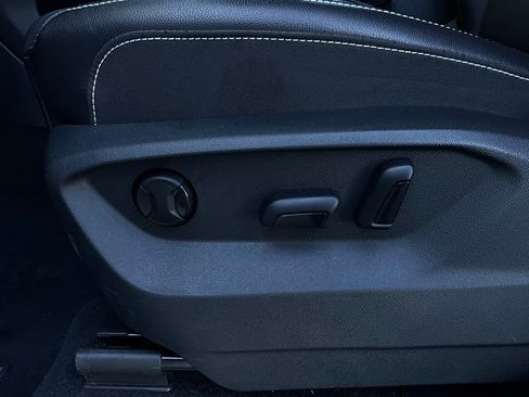 Used 2025 Volkswagen Atlas SE image 11