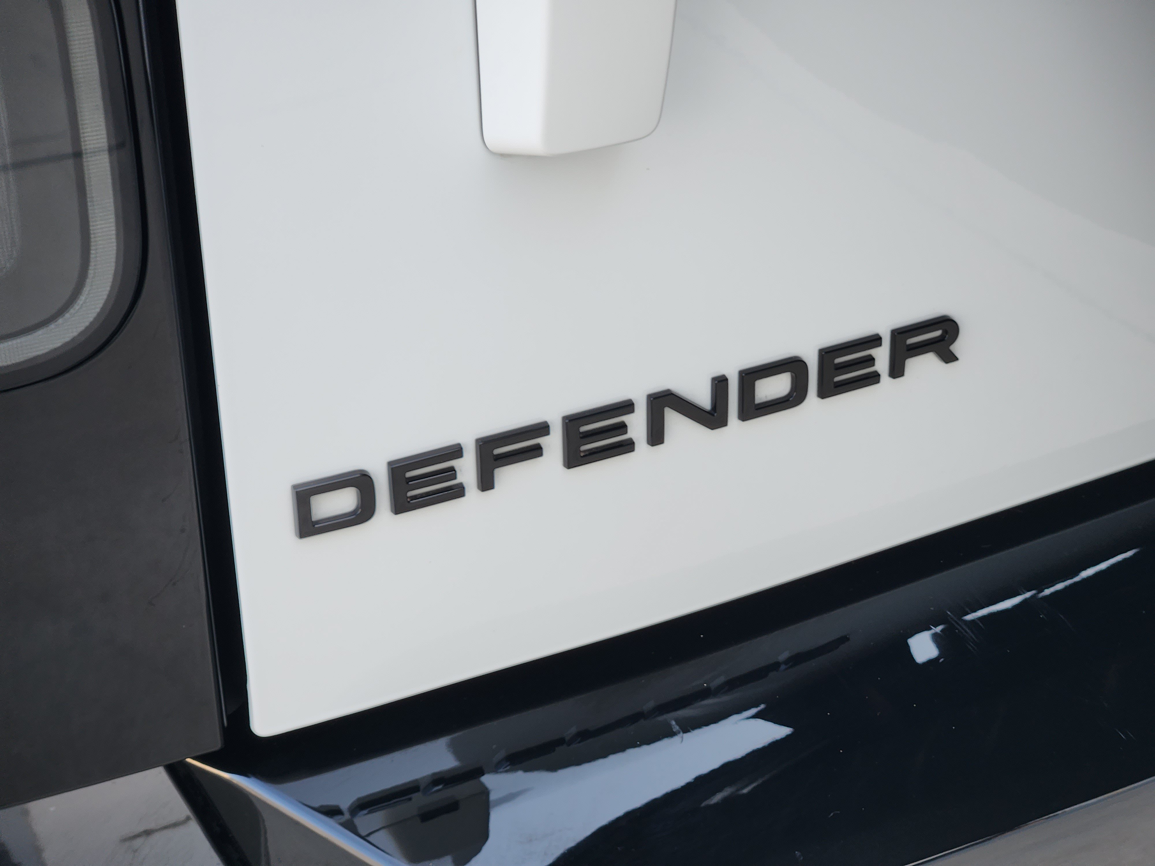 Certified 2026 Land Rover Defender 110 X-Dynamic SE AWD/4WD image 32