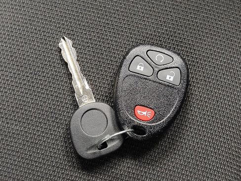 Used 2015 GMC Acadia SLE image 32