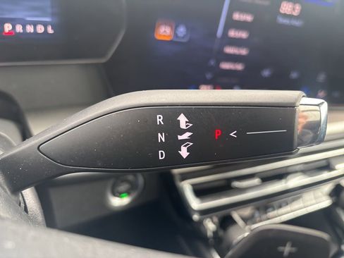 Used 2025 Chevrolet Traverse LT w/ Sun and Wheel Package image 23