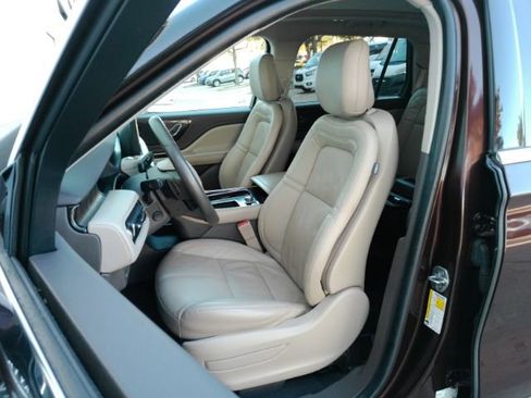 Used 2020 Lincoln Aviator Reserve w/ Equipment Group 201A image 6