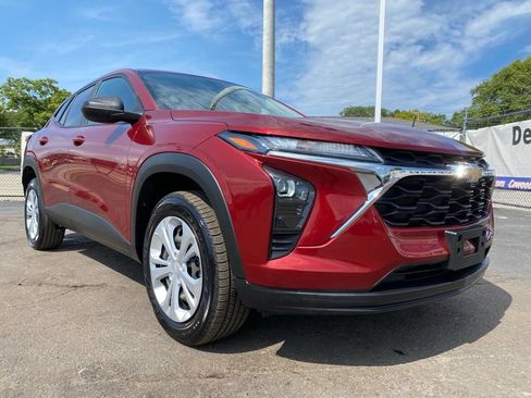 Used 2024 Chevrolet Trax LS FWD image 28