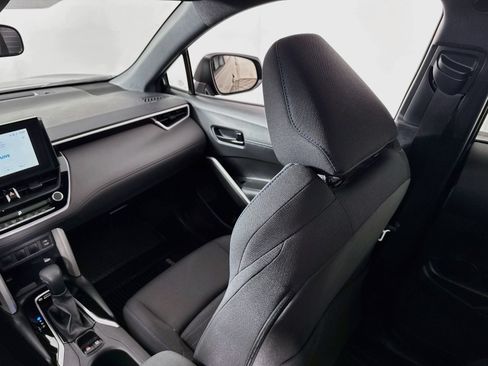 Used 2025 Toyota Corolla Cross AWD Hybrid w/ Moonroof Package image 19