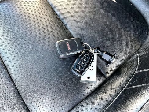 Used 2017 GMC Acadia SLT FWD image 12