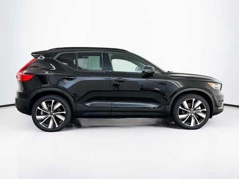 Used 2022 Volvo XC40 P8 Recharge Plus image 10