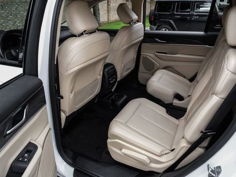 Used 2022 Jeep Grand Cherokee L Limited w/ Black Appearance Package RWD image 50