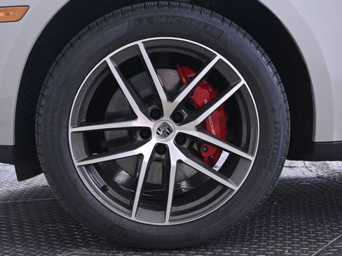 Certified 2023 Porsche Macan S AWD/4WD image 11