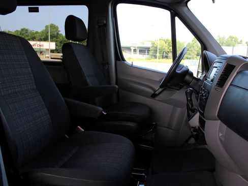 Used 2014 Mercedes-Benz Sprinter 2500 image 13