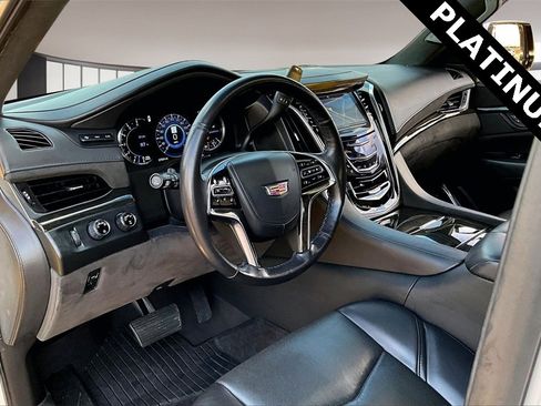 Used 2019 Cadillac Escalade Platinum image 13